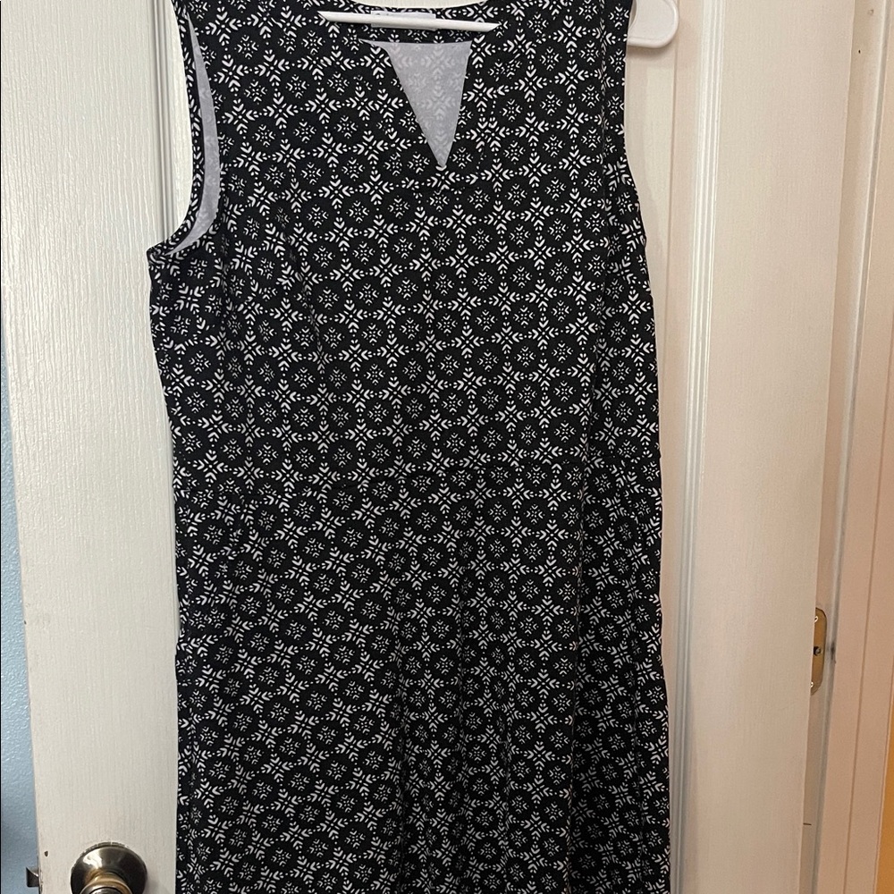 Croft & Barrow Black and White Geometric Midi Dress with pockets